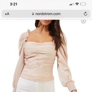 Astr the Label Puff Sleeve Top in blush size small
